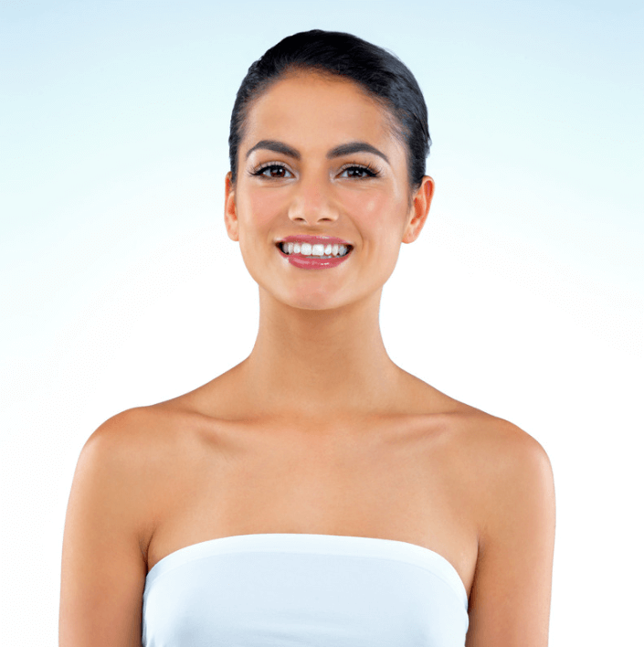 Luxe Gezichts-Haarverwijderingscrème gebruiker met stralende huid en fluweelachtige textuur.