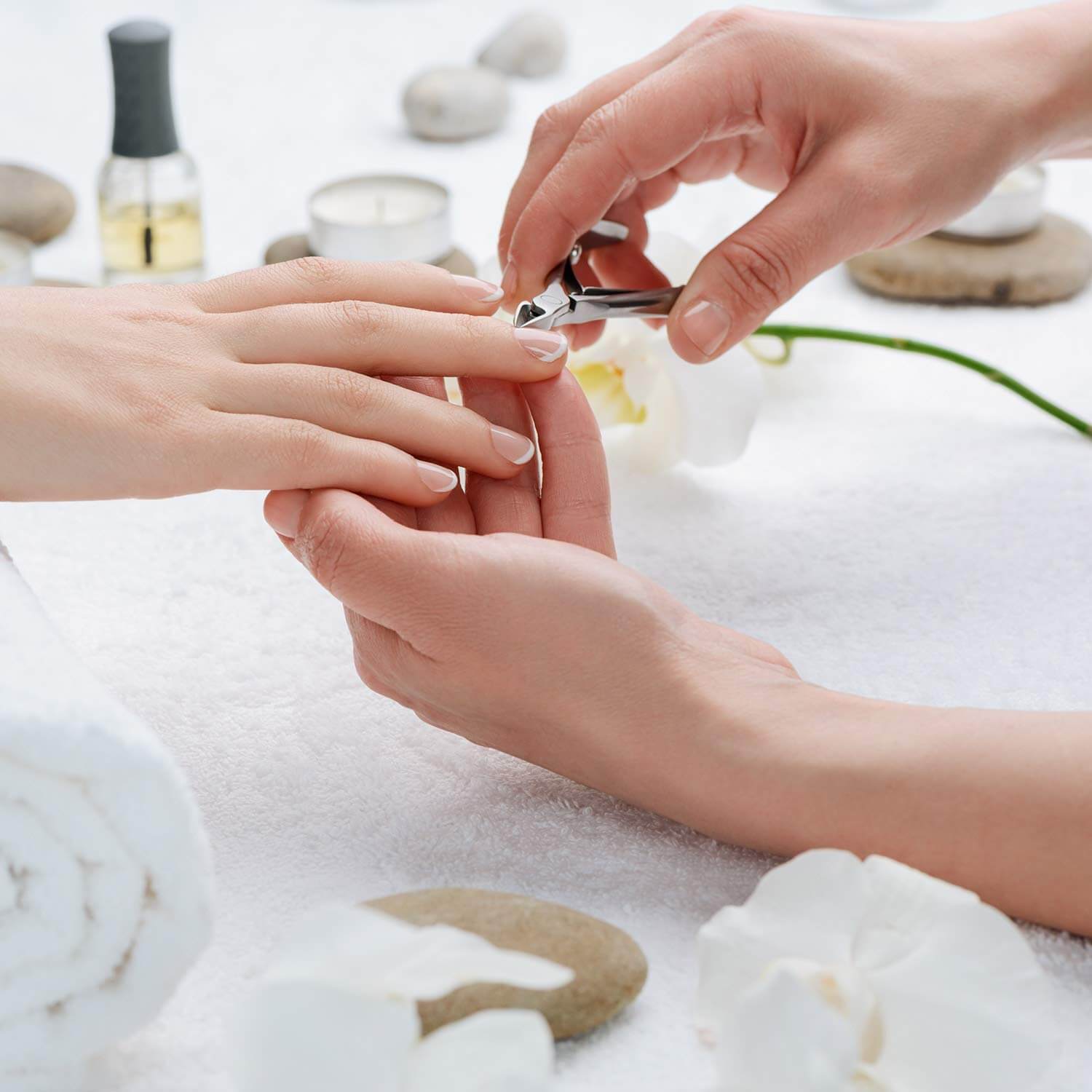 Jovyx ProClip – Nagelriemknipper in gebruik voor verzorging van nagels en nagelriemen.